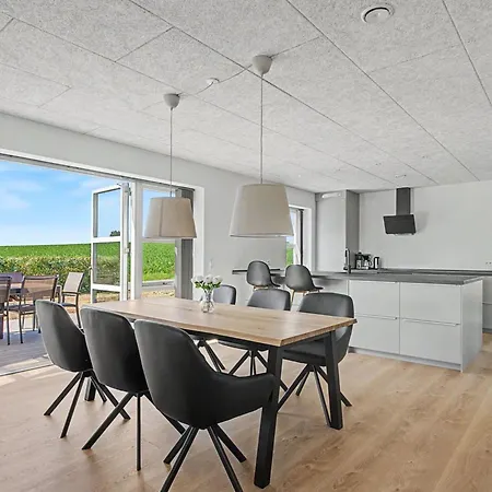 Iolani - 2-2km From The Sea By Interhome